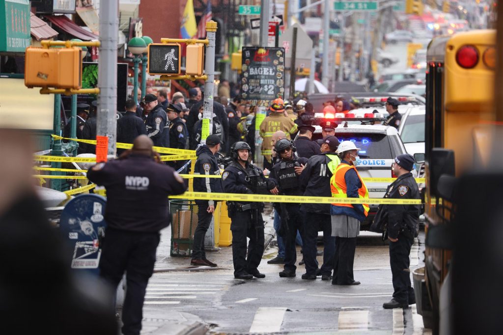 Policía recuperó una pistola y cargadores del lugar del tiroteo en Nueva York
