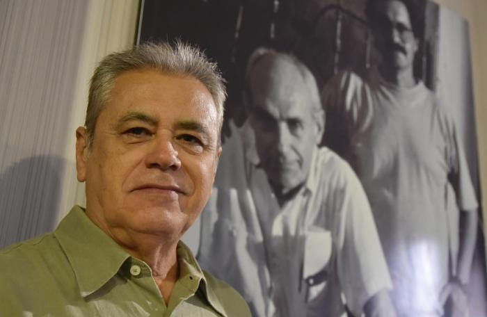 Escritor cubano Senel Paz recibió el premio de literatura Ernest Hemingway
