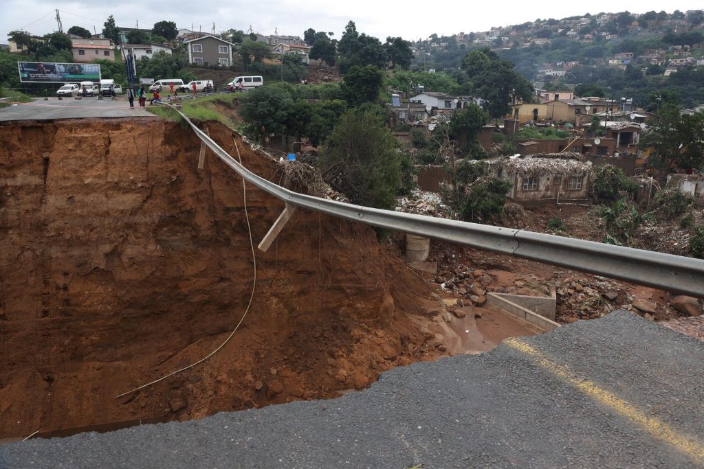 Sudáfrica declaró estado de desastre nacional por las inundaciones