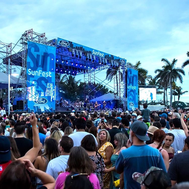 ¡Vuelve el festival de música SunFest a Florida para celebrar sus 40 años!
