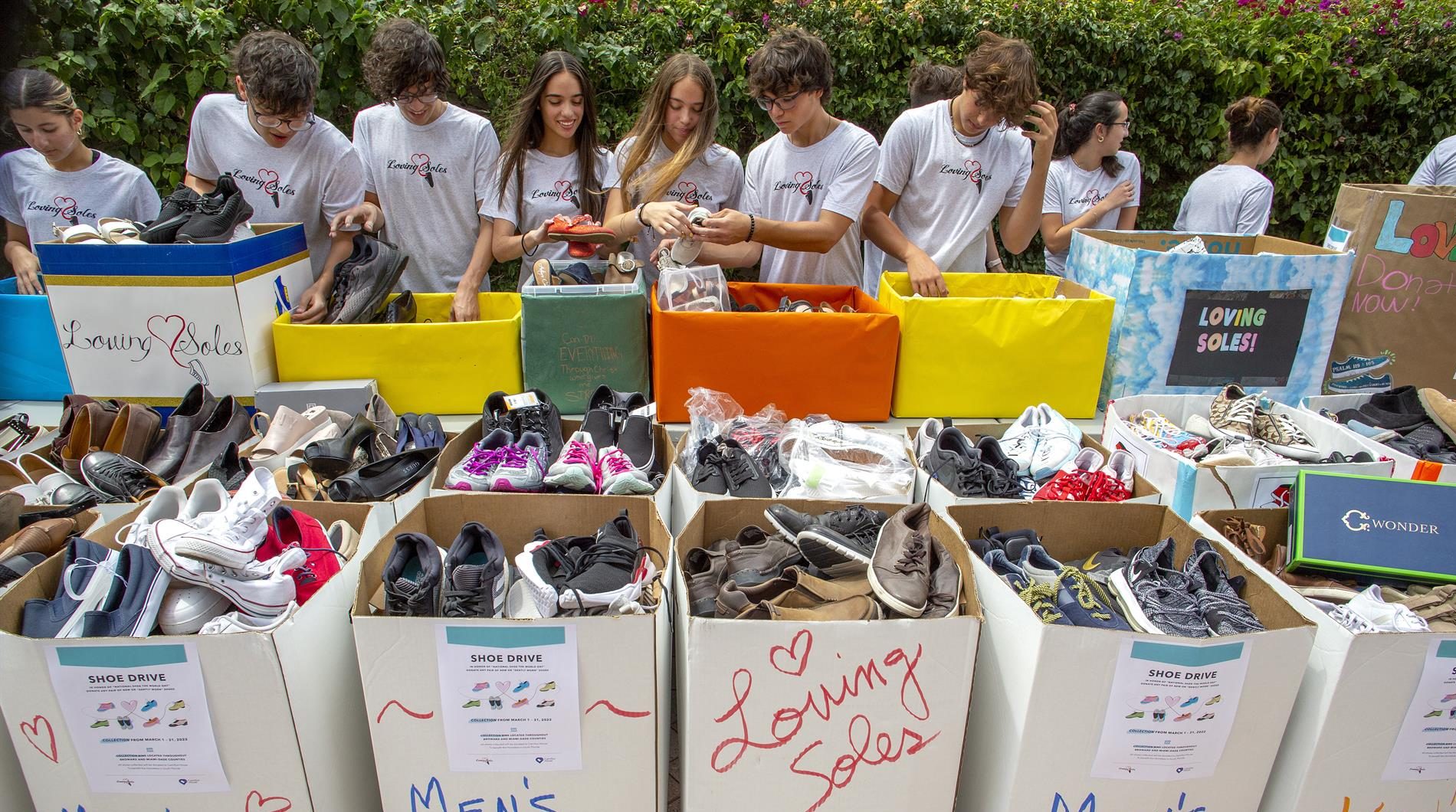 Recolectan 12 mil pares de zapatos para un fin solidario: estudiantes de Florida dan la cara por los desamparados