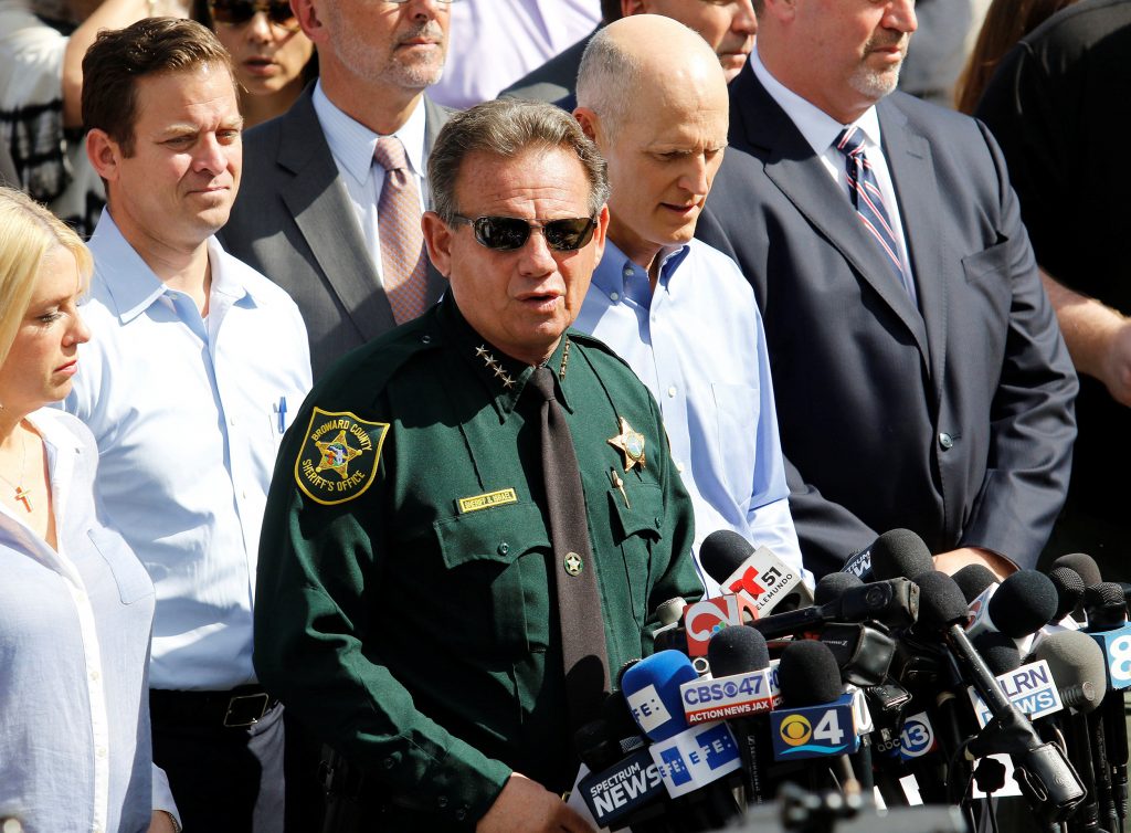 Exalguacil destituido tras matanza de Parkland es de nuevo jefe de Policía
