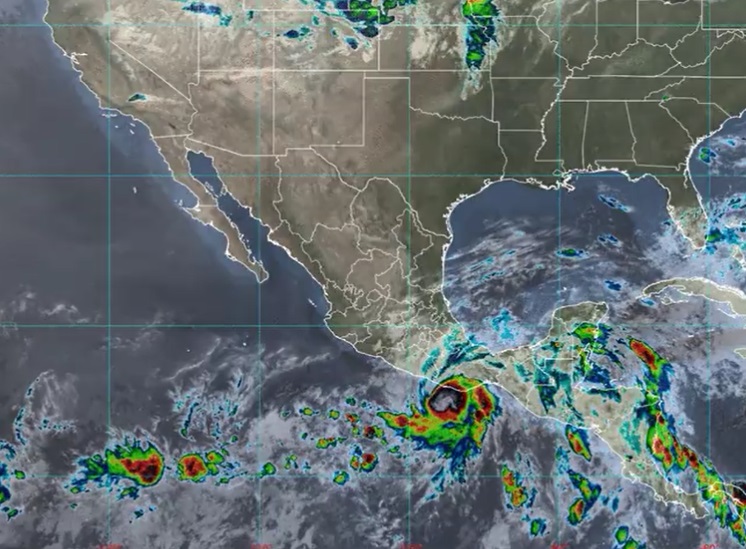 El huracán 'Ágatha' toca tierra como categoría dos en Oaxaca, México