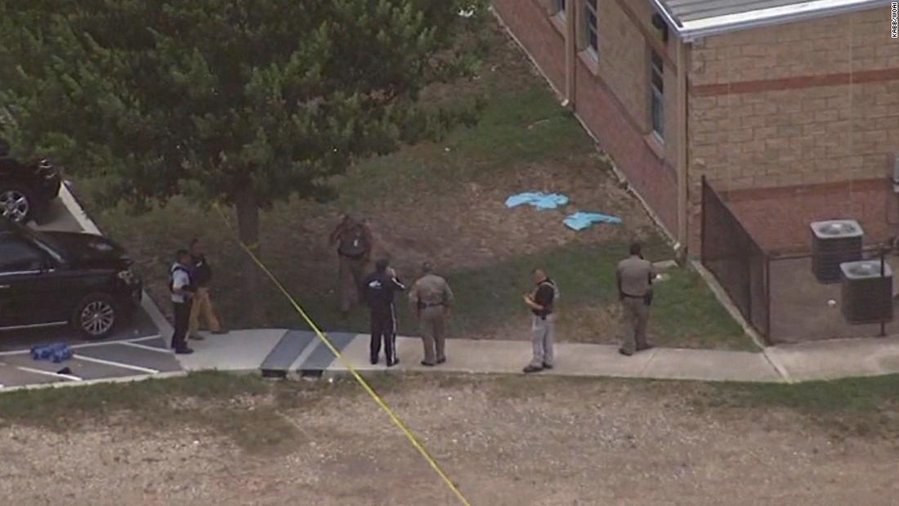 Biden ordena ondear banderas a media asta por el tiroteo en escuela de Texas