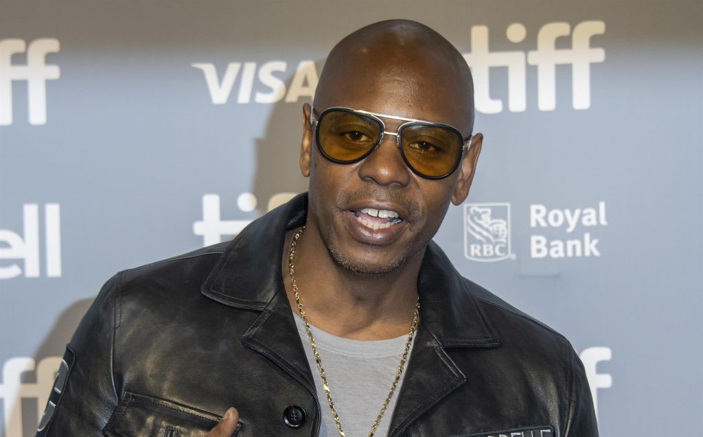 (+Videos) El agresor del comediante Dave Chappelle en el evento de Netflix llevaba una pistola falsa