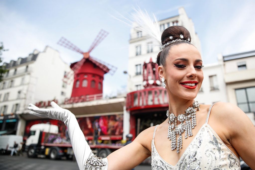 Dormir en el interior del Moulin Rouge por solo un euro