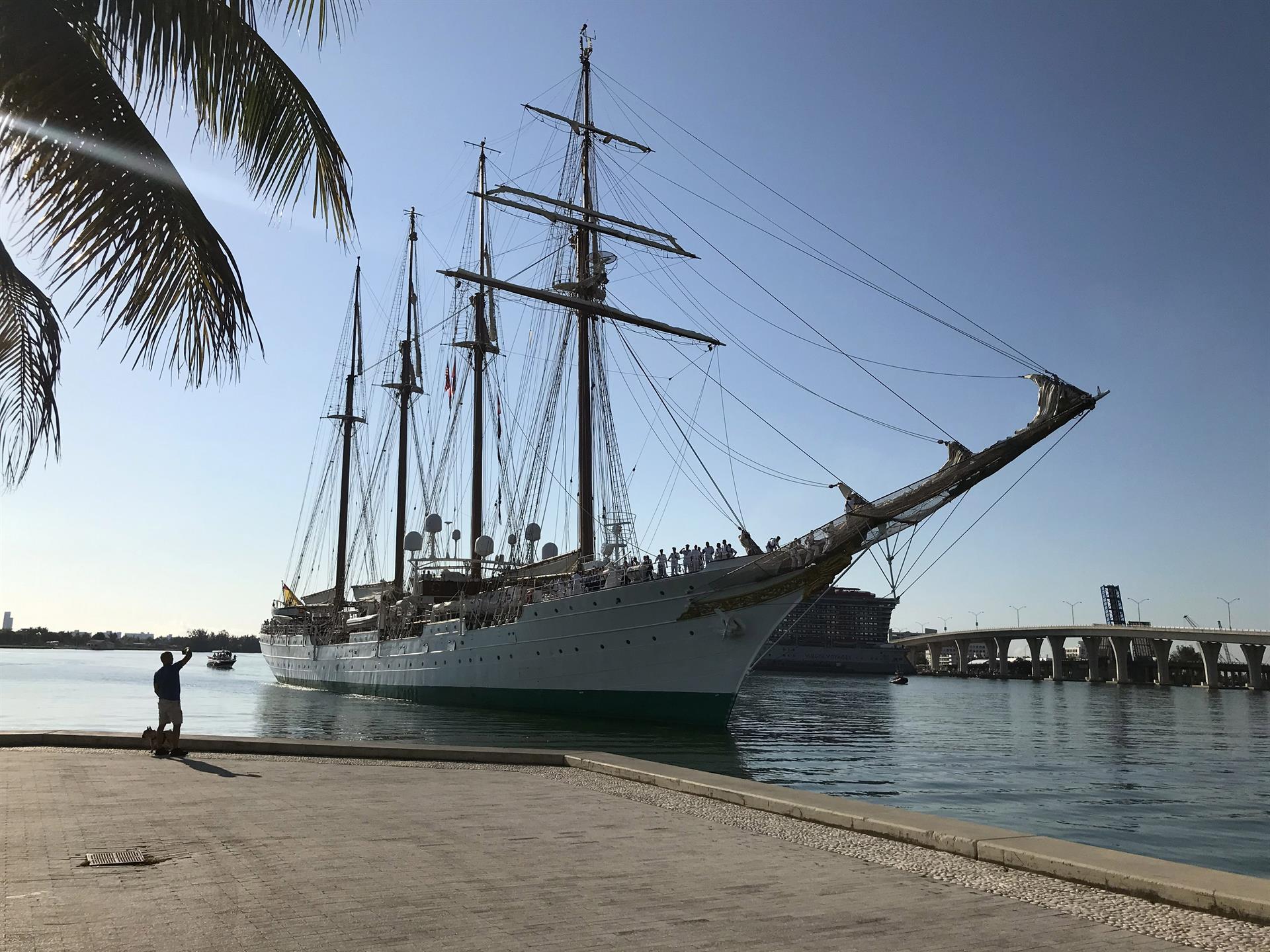 El buque-escuela español llega a Miami para conmemorar el viaje de Elcano