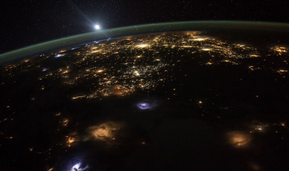 Identifican la pobreza desde el espacio analizando la luz nocturna