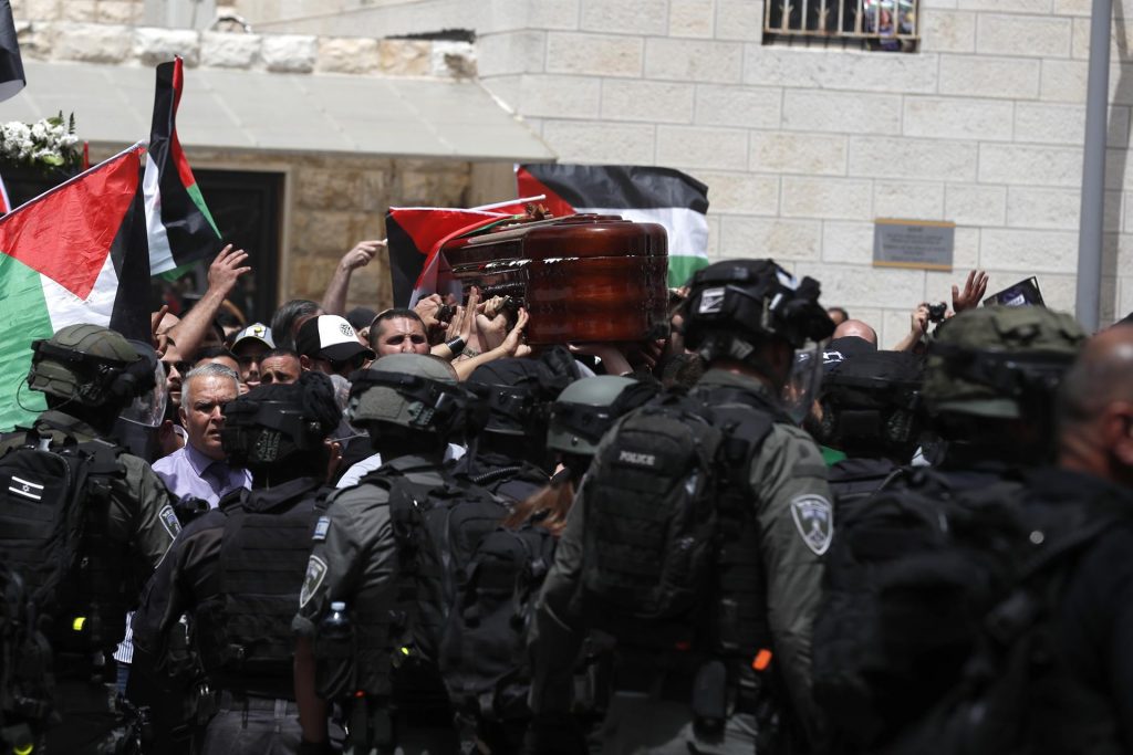 Israel dice que es imposible determinar inequívocamente el origen del disparo que mató a la periodista palestina