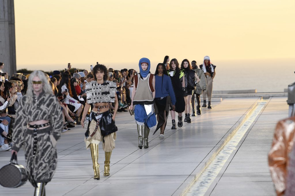Nicolas Ghesquière se nos muestra agradecido y futurista