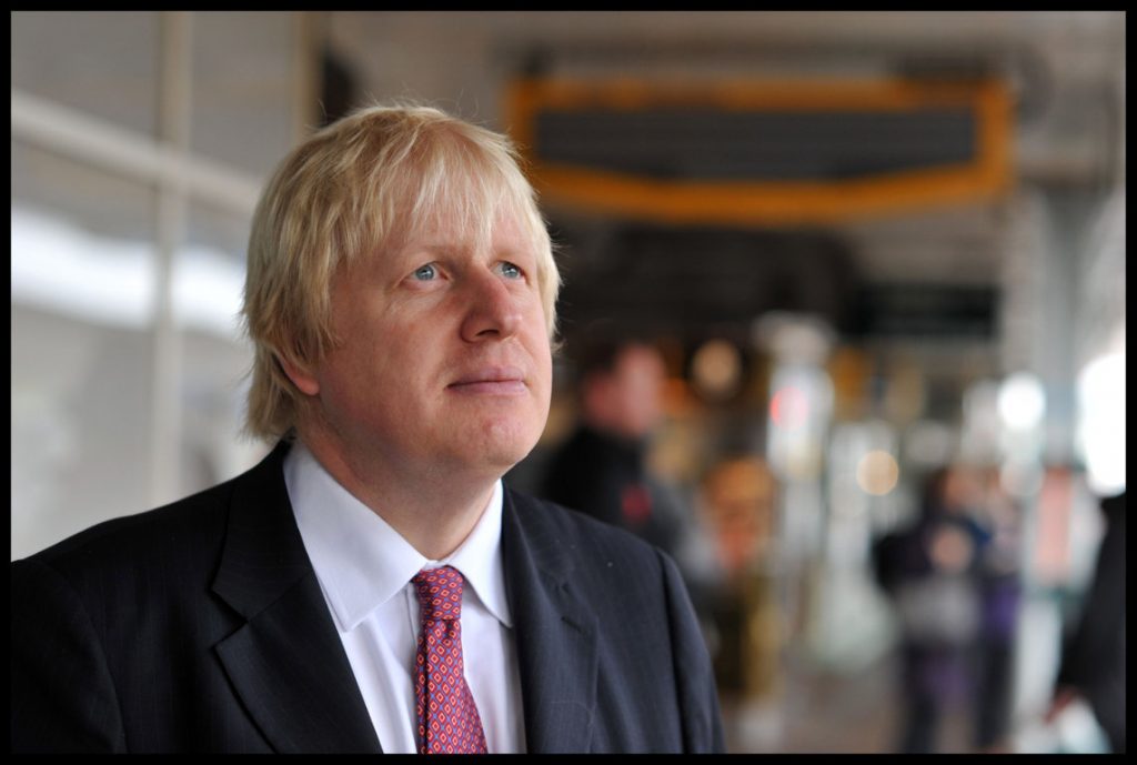 Imponen otras 50 multas por las fiestas en Downing Street