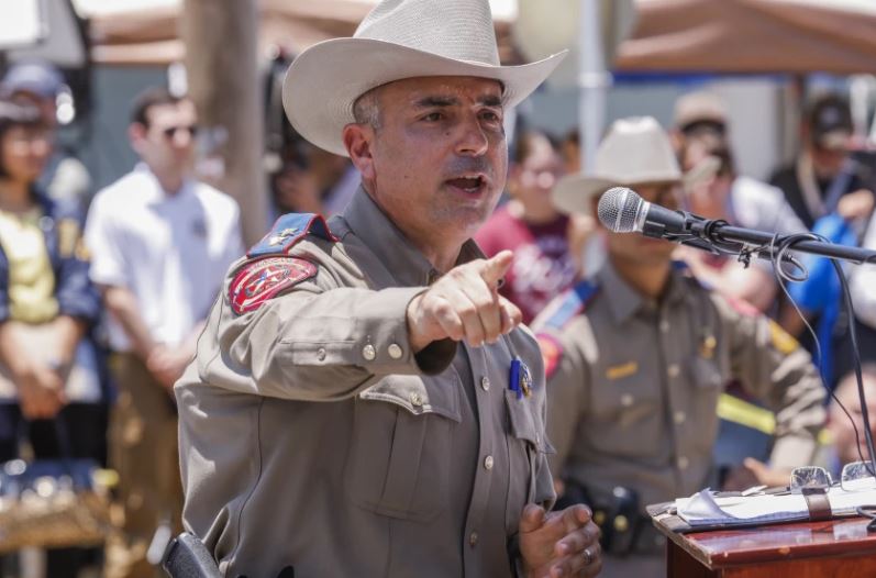 La Policía asegura que el agresor de Texas entró en la escuela sin oposición