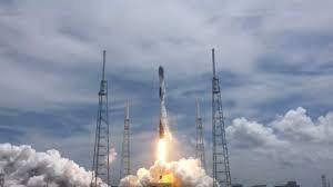 Un cohete de SpaceX despegó para poner en órbita 59 nanosatélites