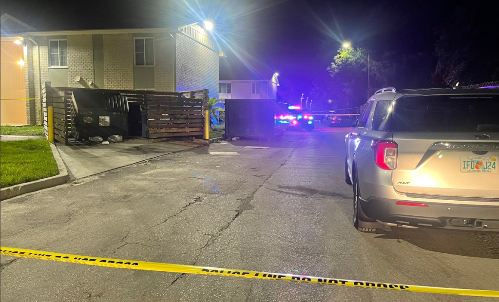 Una chica mató a una mujer en un complejo de apartamentos en Orlando