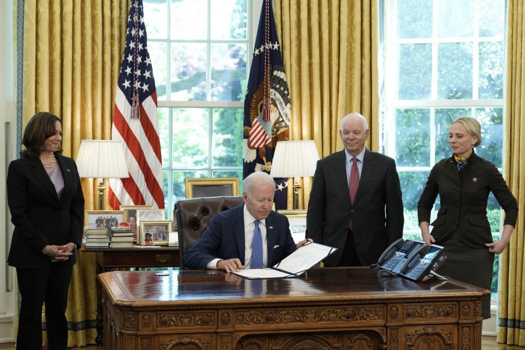 Biden firmó ley de préstamo de armas para acelerar envío de ayuda a Ucrania