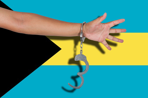 Encuentran a 24 migrantes cubanos en un apartamento en las Bahamas