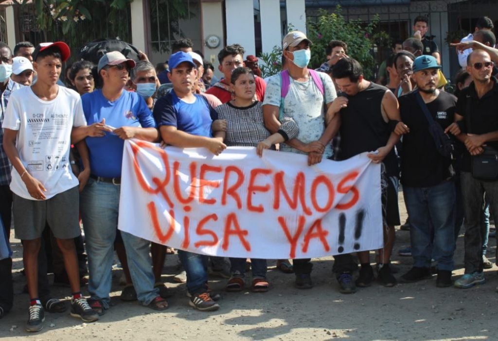 Migrantes bloquean calles en suroriental estado mexicano de Chiapas