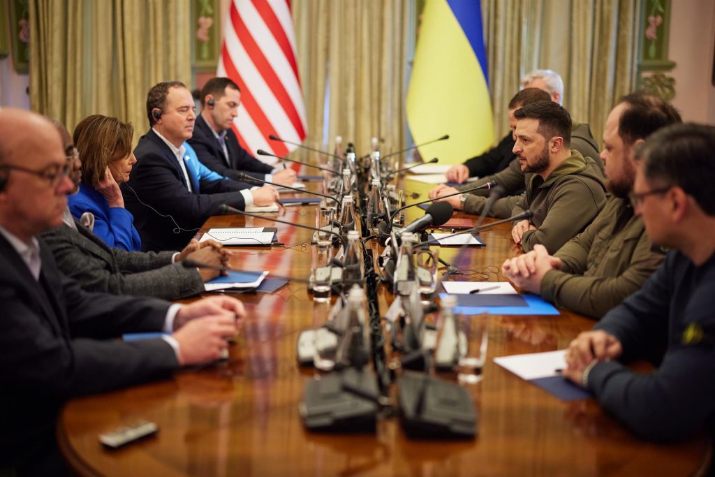 EEUU apoyará a Ucrania "hasta obtener la victoria", afirmó Pelosi tras visitar Kiev