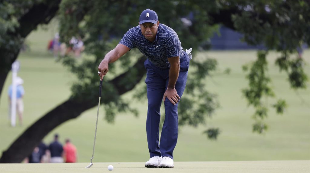 Tiger Woods arrancó Campeonato de la PGA con evidentes lesiones