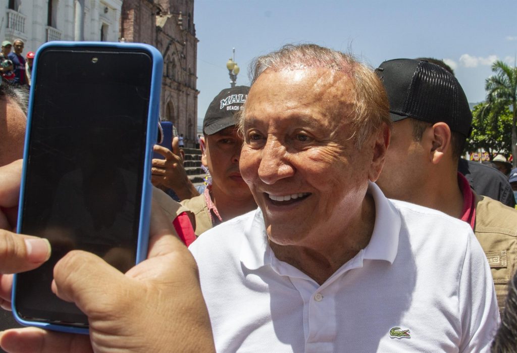 Candidato colombiano pide perdón por sus declaraciones en las que equiparaba a la virgen María con las prostitutas