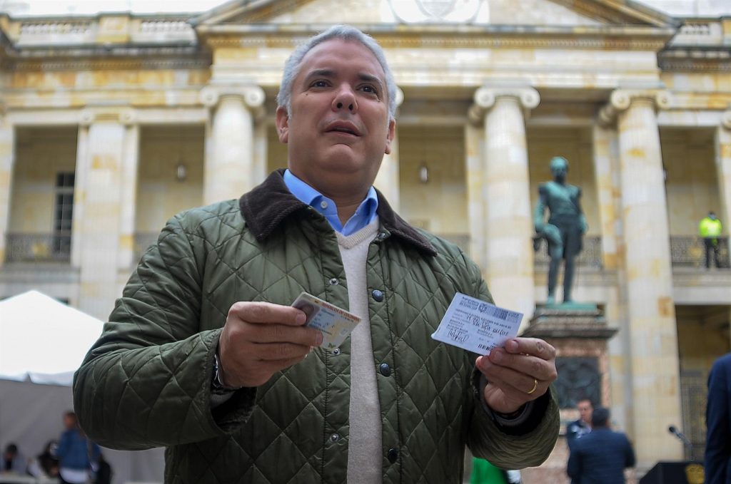 Duque pide tener "plena confianza" en los resultados de las elecciones