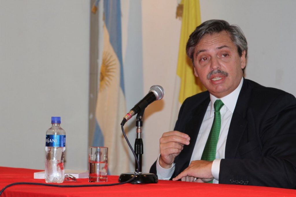 Fernández dice que Gobierno argentino "actuó rápidamente" con avión retenido