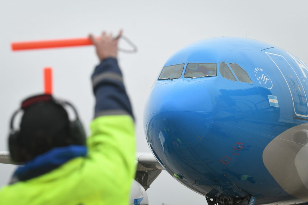 Impiden la salida de Argentina a los 14 venezolanos que viajaban en el avión con presunto vínculo terrorista