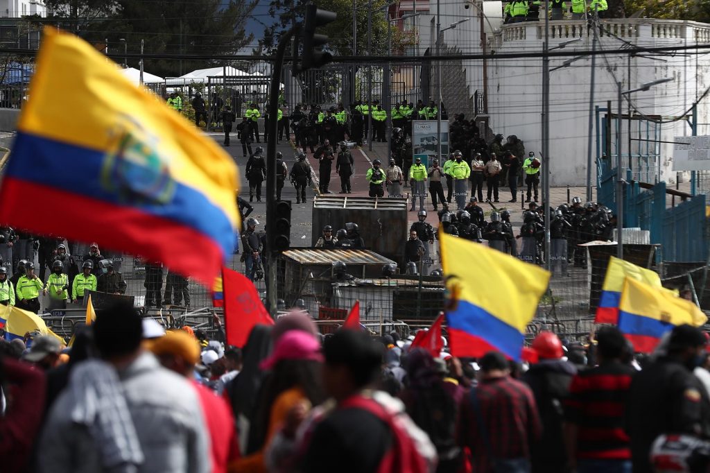 Asamblea debate destitución de Lasso mientras sigue movilización indígena