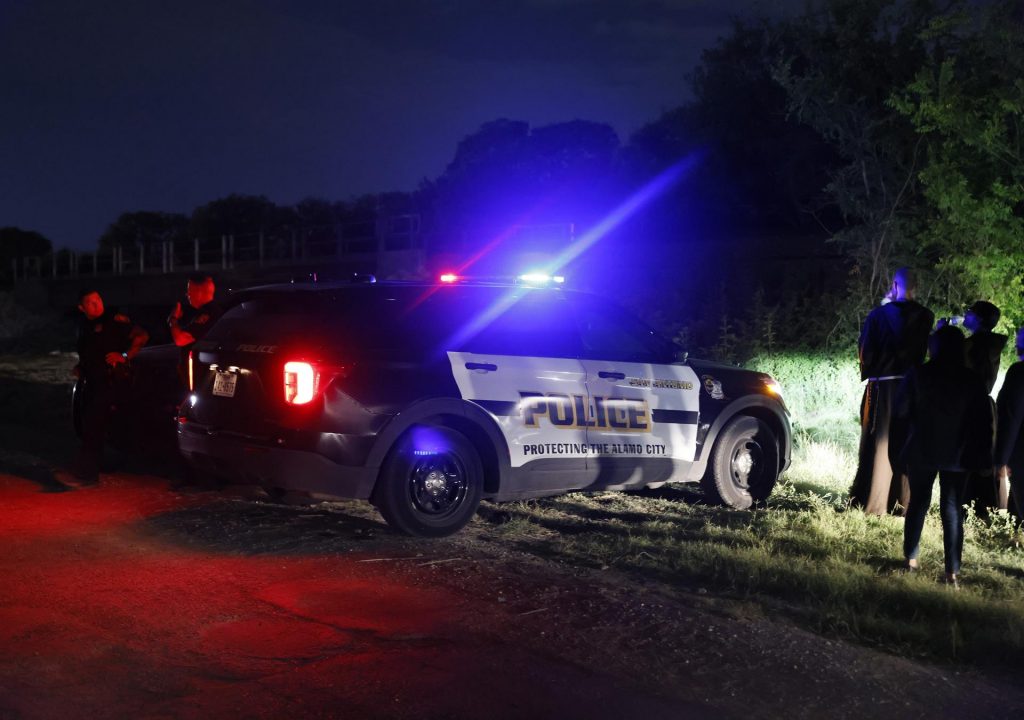 Migrantes hallados en San Antonio de Texas viajaban en un camión clonado