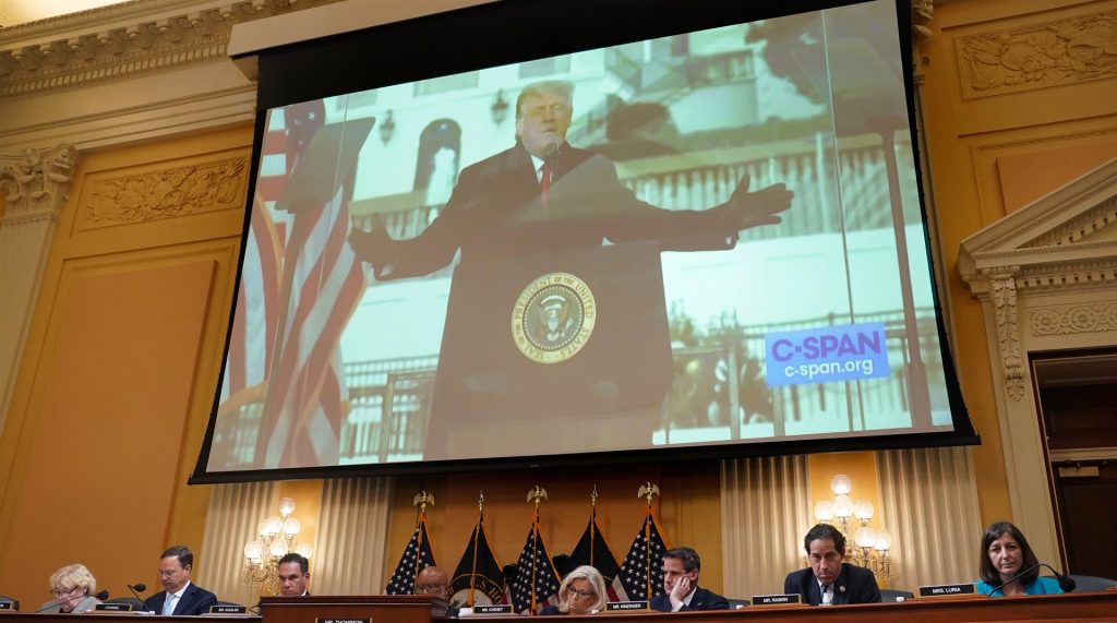 Pence evitó una revolución al desobedecer a Trump el día del asalto al Capitolio, según el comité del Congreso