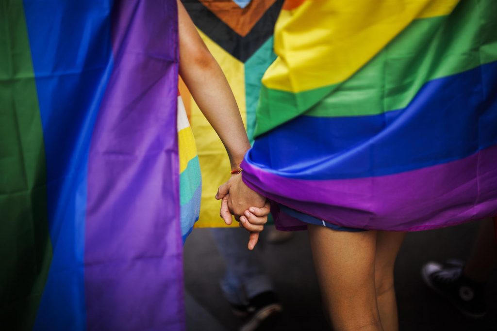 Reino Unido propone que hombres gay y bisexuales sean vacunados contra la viruela del mono