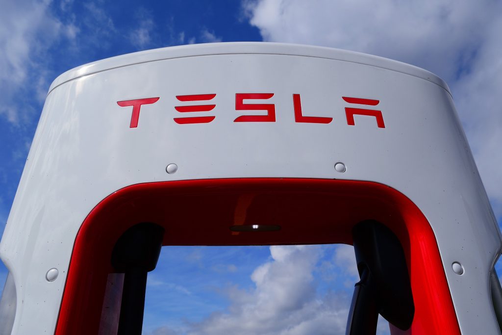 Tesla pierde valor ante el posible despido de un 10 % de su fuerza laboral