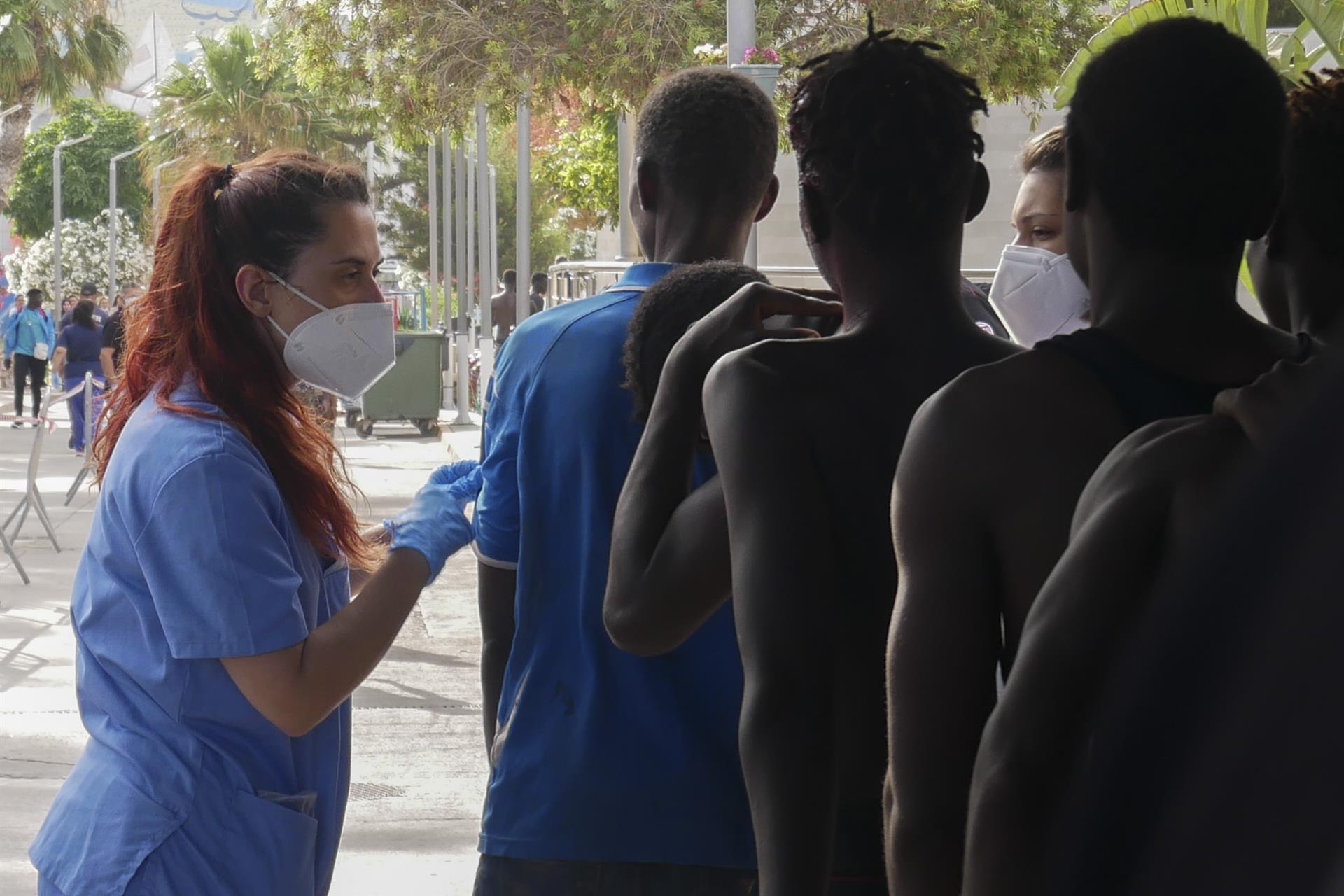 Violento asalto a la valla de Melilla deja 5 emigrantes muertos y 322 heridos