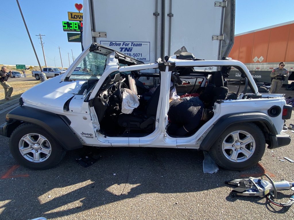4 muertos y 3 heridos graves en accidente con migrantes en Texas tras eludir inspección