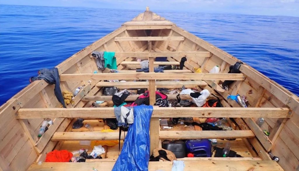 Rescatan a 27 personas de estatus migratorio no definido cerca de Puerto Rico