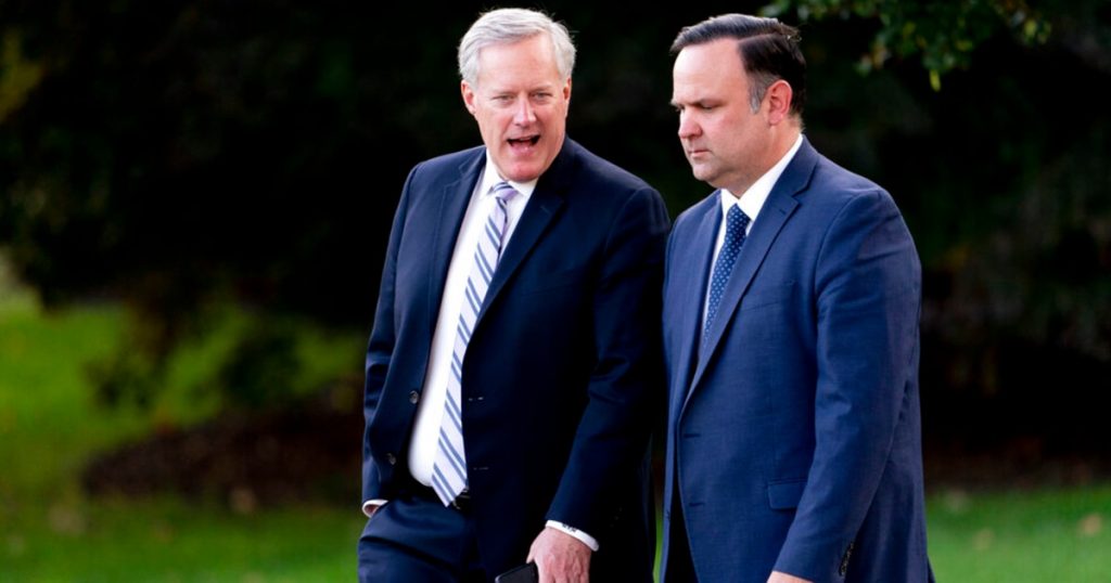 Meadows y Scavino, exasesores de Trump, no serán acusados de desacato