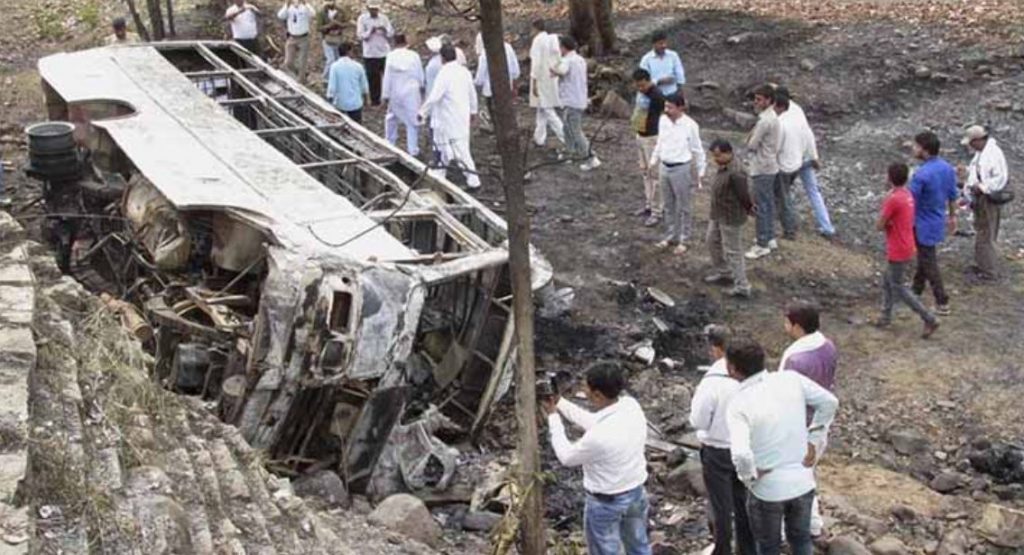 Al menos 25 peregrinos muertos en accidente de autobús en norte de la India