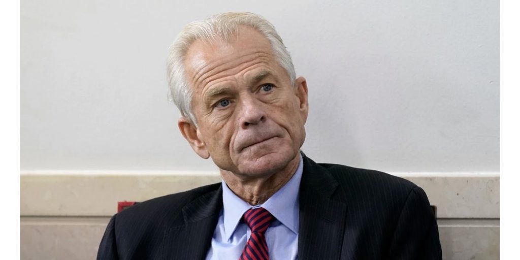 Exasesor de Trump, Peter Navarro imputado por desacato al Congreso