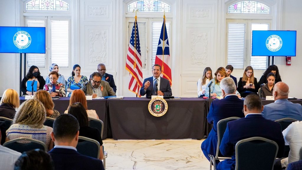 Gobernador de Puerto Rico rechazó el estatus actual ante EEUU y defiende un plebiscito