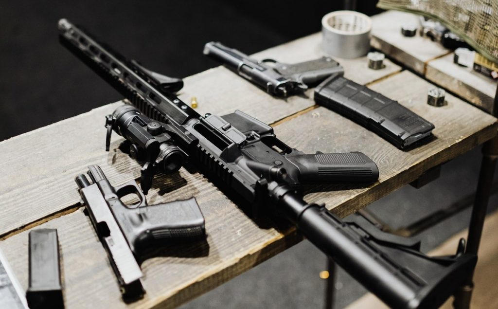 Una secundaria de Florida sortea rifles y pistolas entre alumnos y maestros