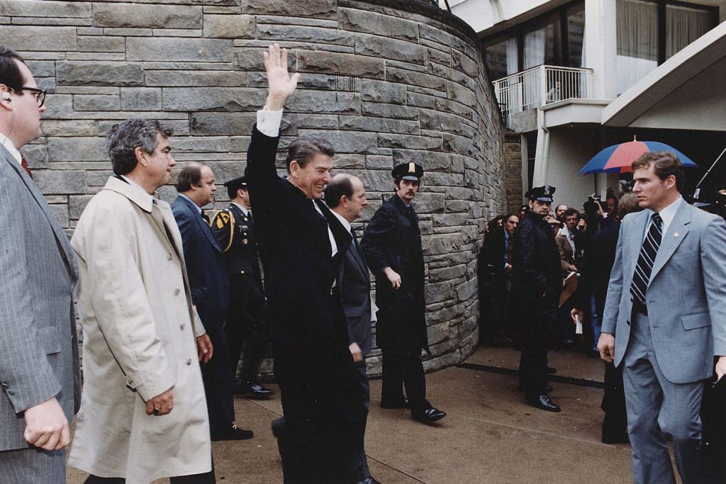 El hombre que intentó matar a Ronald Reagan quedará totalmente libre este mes