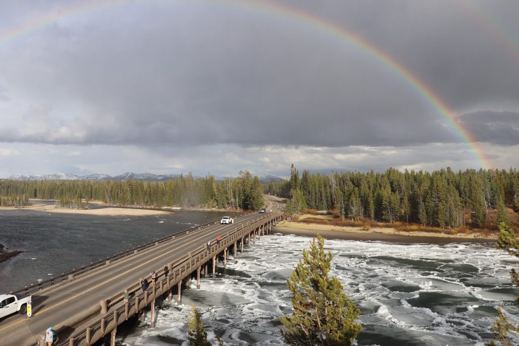 Parque Nacional de Yellowstone permanece cerrado tras fuertes inundaciones