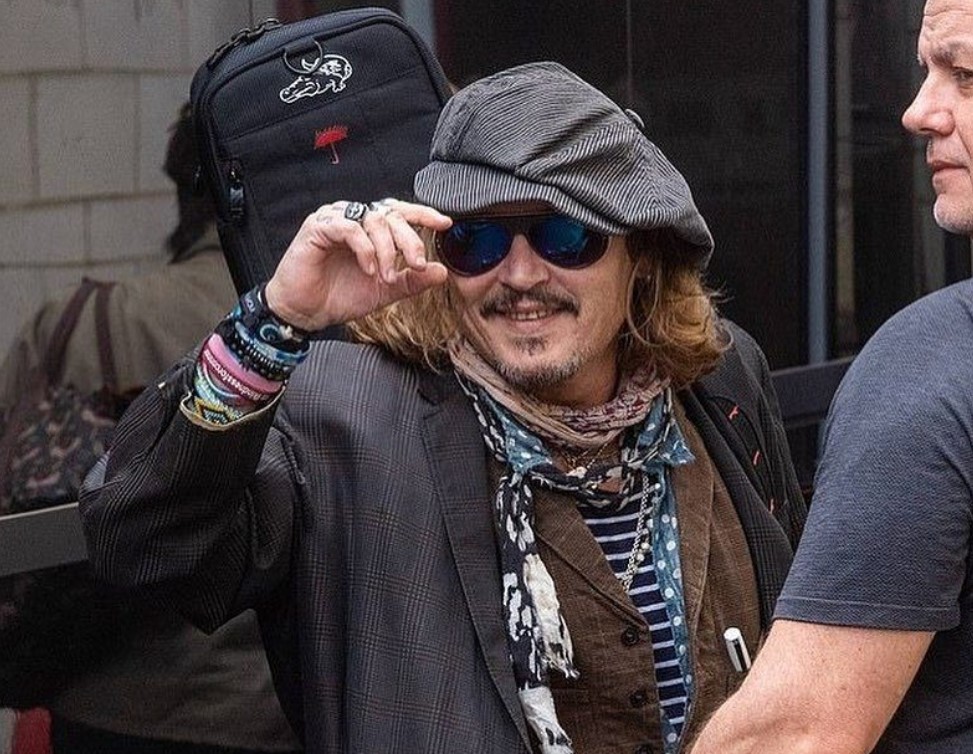 Johnny Depp vende sus creaciones artísticas por más de 3,5 millones de euros