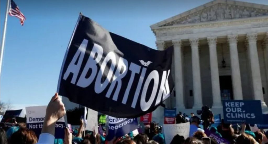 Indiana pide al Supremo de EE.UU. endurecer las alertas parentales en abortos