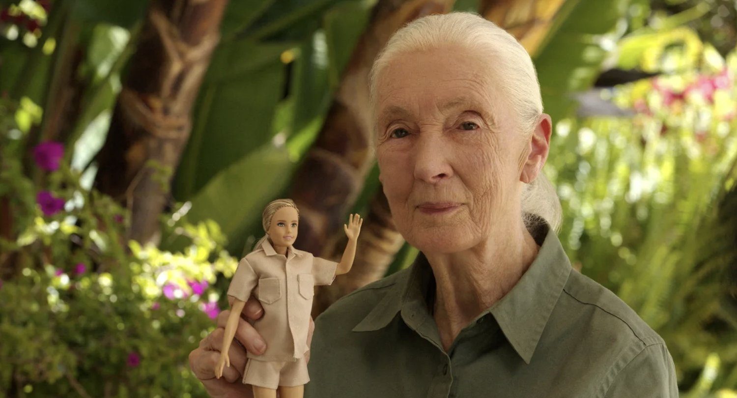 (+Foto) Jane Goodall se convierte en una Barbie de plástico rescatado del océano