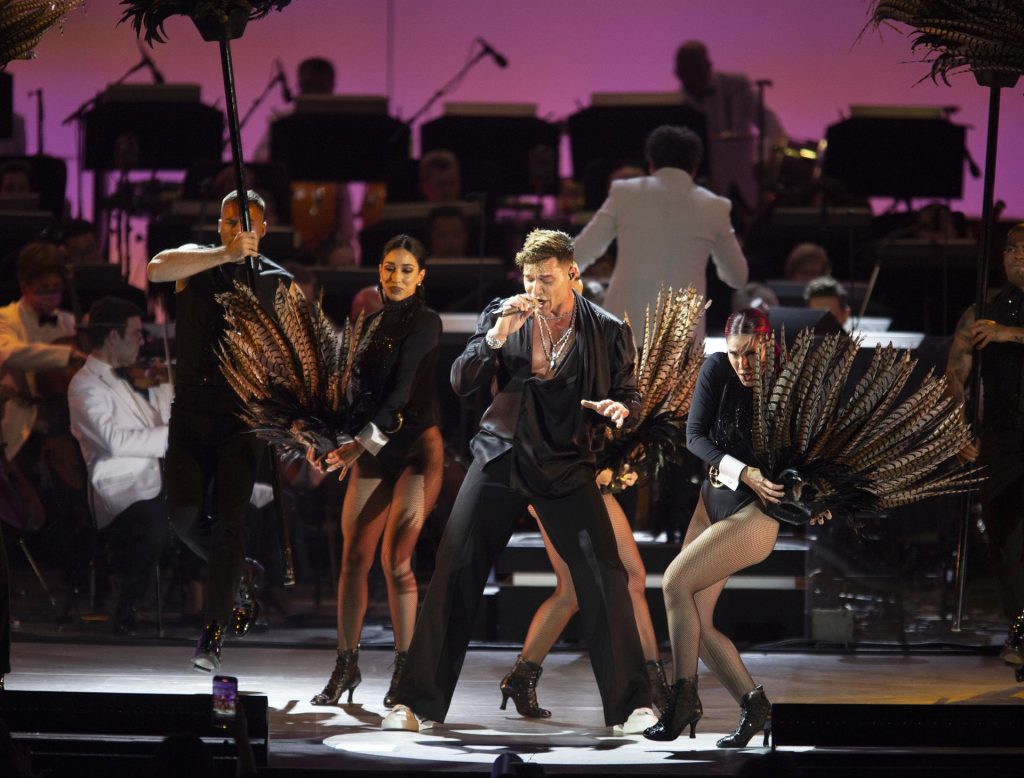 Ricky Martin se cura las heridas con un baño de masas en Los Ángeles