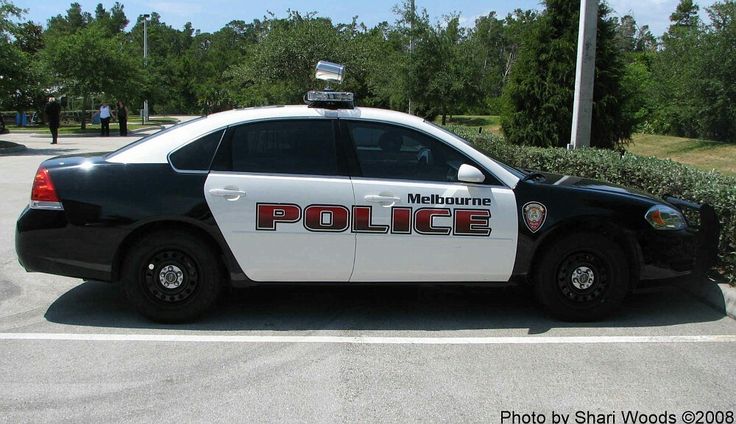 Detienen a un hombre luego de estrellar un carrito motorizado contra los anaqueles de un Walmart en Merlbourne