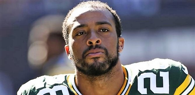 (+Video) Policía investiga el empujón de un oficial de Green Bay al corredor de los Packers AJ Dillon
