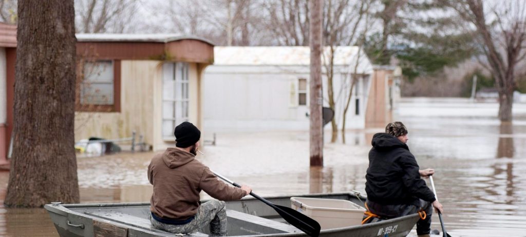 Al menos un muerto por mayores inundaciones en un siglo en San Luis (EEUU)