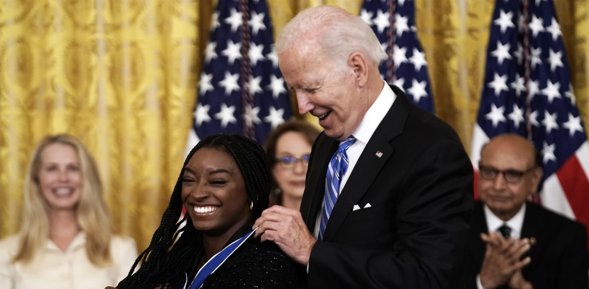17 estadounidenses recibieron la Medalla Presidencial de la Libertad de manos de Biden